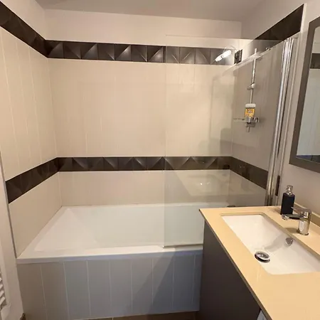 La Pause Gramont - Beau T2 * פאו